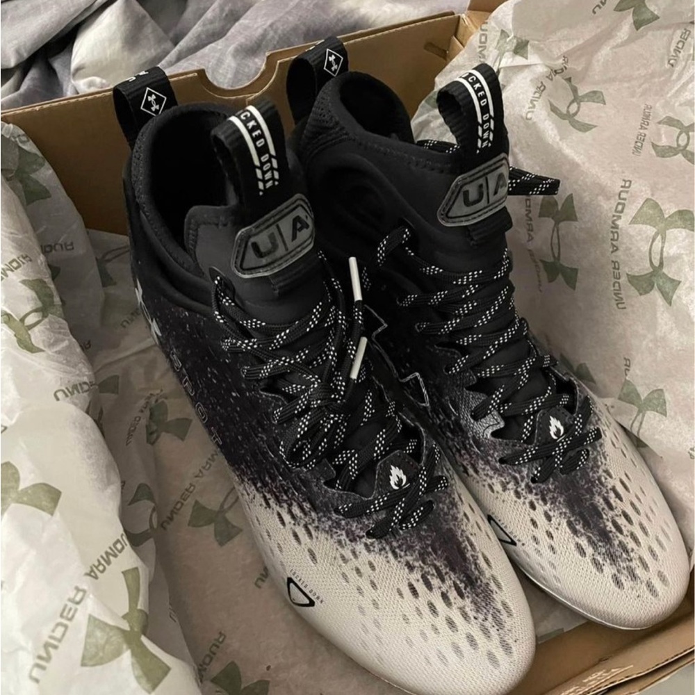 Under Armour Football Cleats mens 10.5 brand new